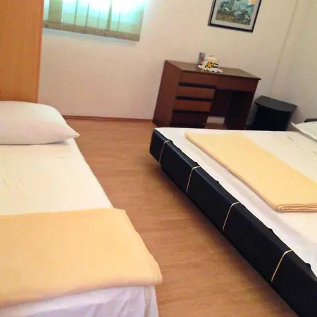 A1 - Apt W Patio Just 3 Min Walking To The Lägenhet