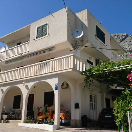 A1 - Apt W Patio Just 3 Min Walking To The * Duće