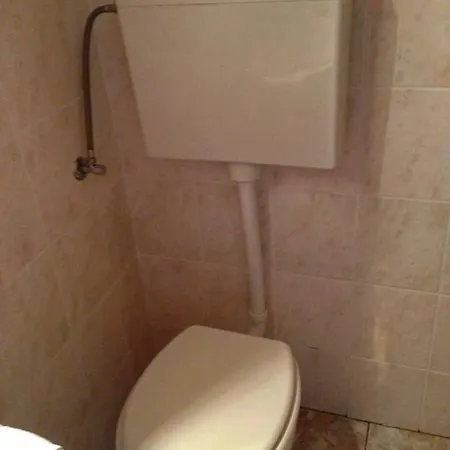A1 - Apt W Patio Just 3 Min Walking To The