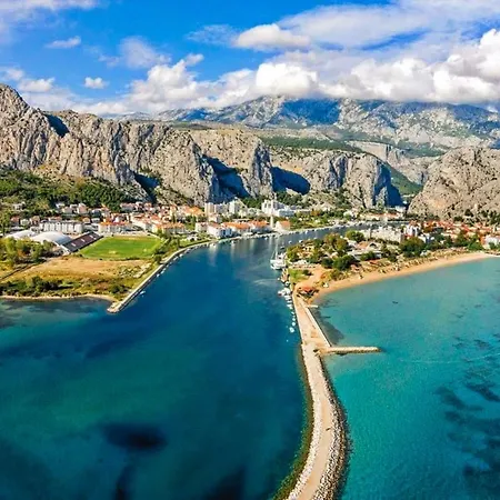 A1 - Apt W Patio Just 3 Min Walking To The Duće