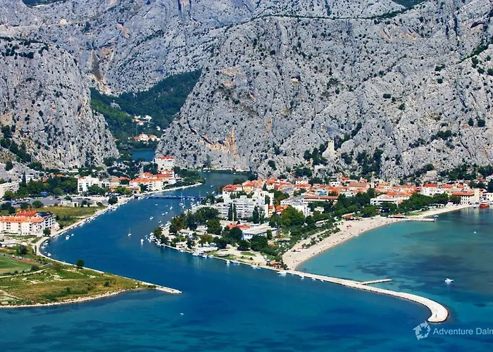 A1 - Apt W Patio Just 3 Min Walking To The Lägenhet *